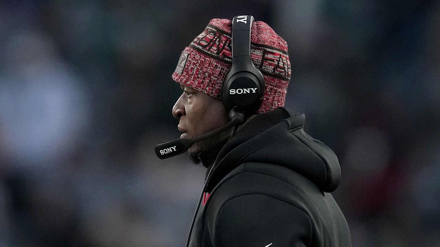 [ad_1] Raheem Morris și viitorul la Atlanta Falcons Raheem Morris se află în centrul atenției fanilor și al publicaţiilor sportive, iar discuţiile despre posibilitatea menţinerii sale la conducerea Atlanta Falcons se intensifică pe măsură ce sezonul 2025 avansează