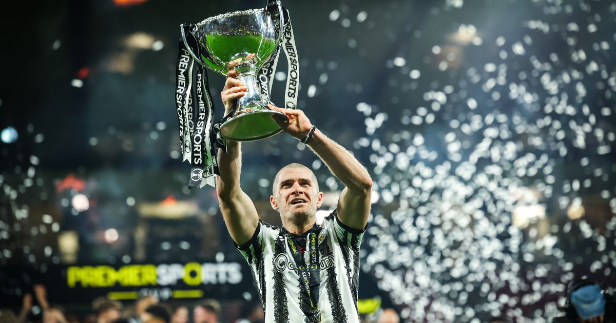 St Mirren își păstrează încrederea după victoria din finala cu Celtic St Mirren se îndreaptă spre Ibrox cu multă încredere, după ce a învins Celtic în finala Premier Sports Cup, un rezultat ce le oferă un avantaj moral imens în meciul ce va urma