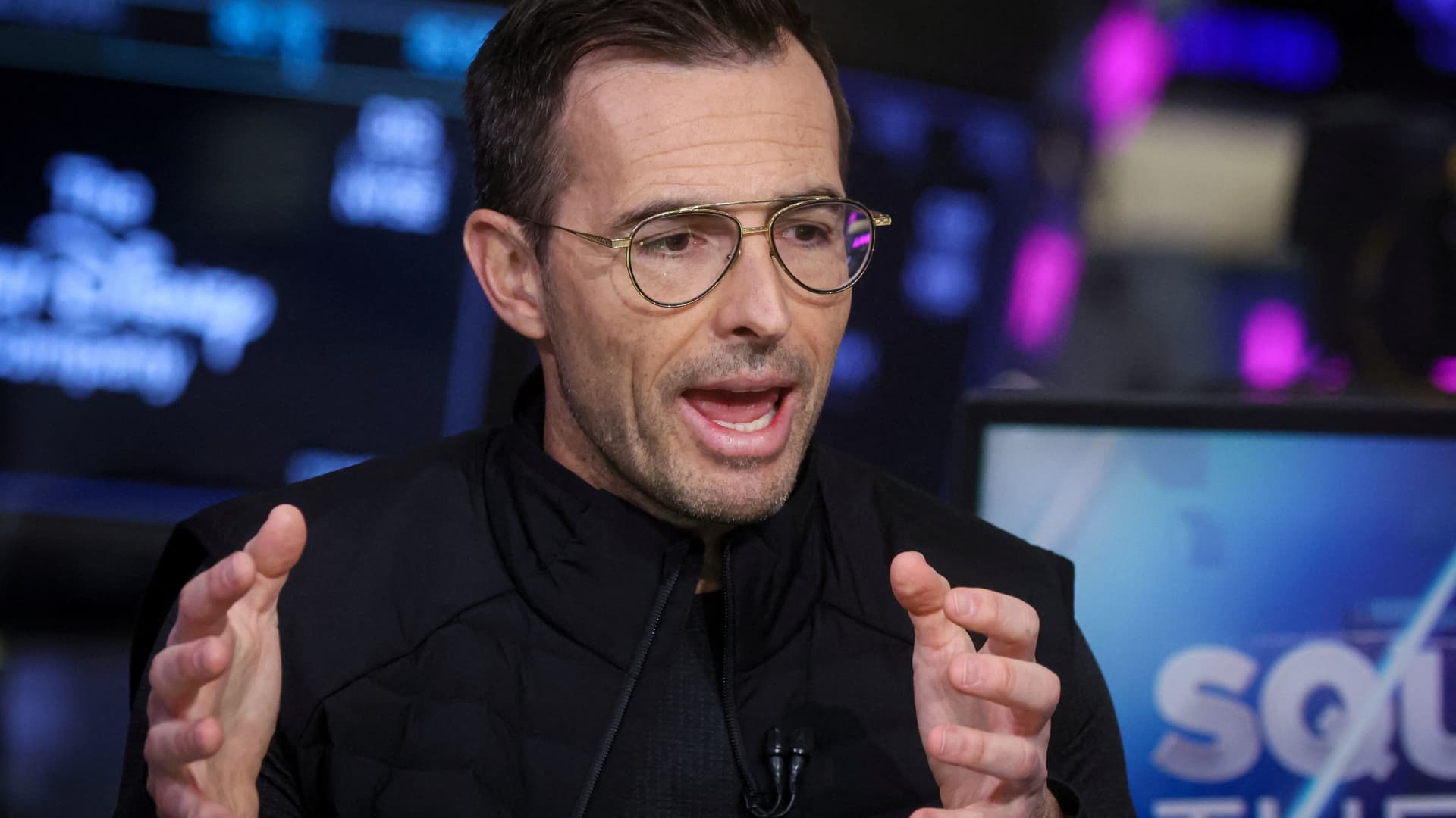 [ad_1] CEO Lululemon a anunțat vineri demisia lui Calvin McDonald, începând cu 31 ianuarie 2024, după un an de performanță sub așteptări