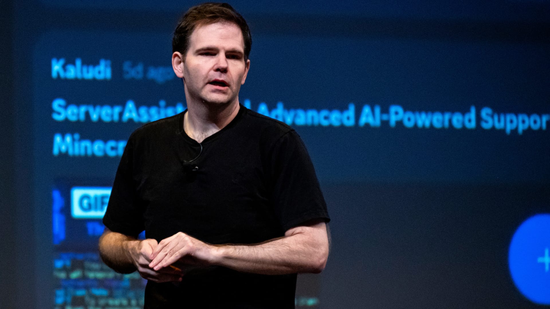 [ad_1] Nvidia a anunțat achiziția companiei Groq pentru 20 de miliarde de dolari, consolidându‑și poziția pe piața de acceleratori AI și marcând cea mai mare tranzacție din istoria sa