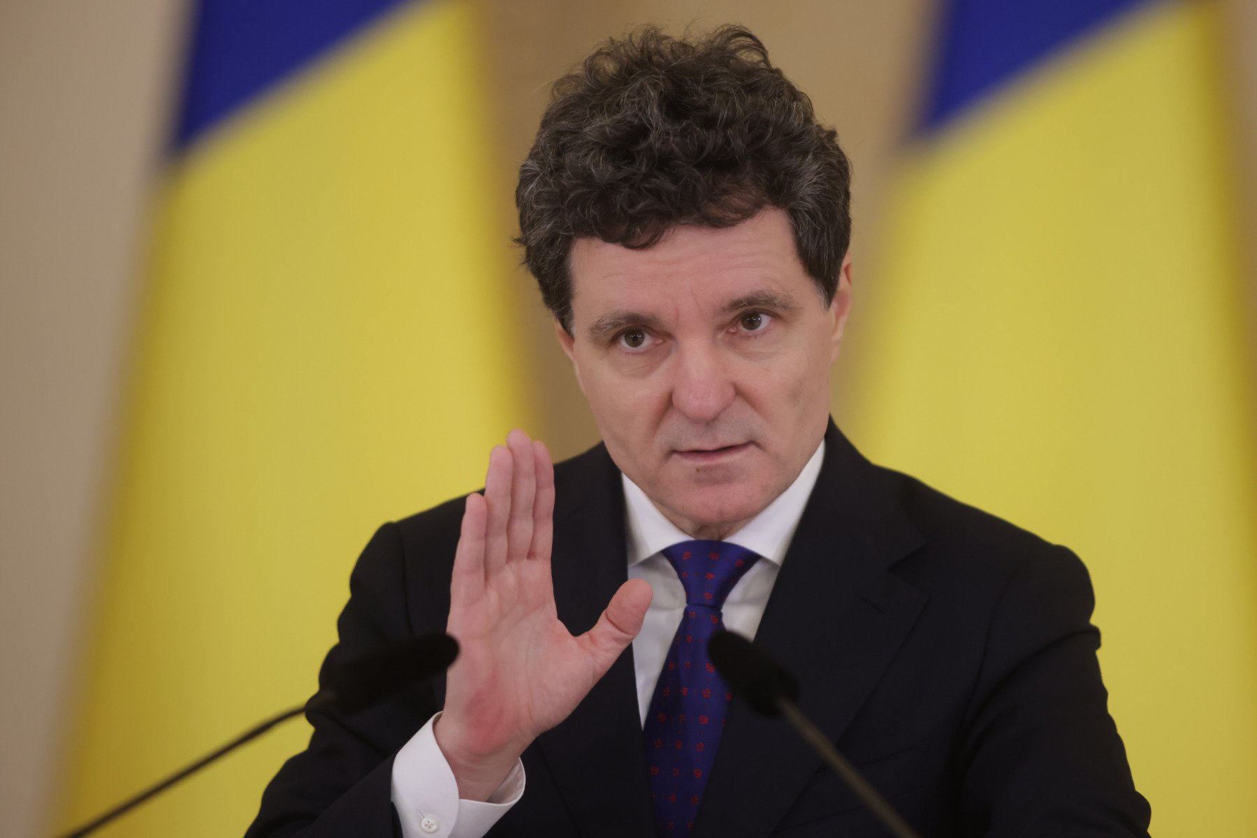 [ad_1] De peste doi ani și jumătate, de când fostul șef al Serviciului Român de Informații, Eduard Hellvig, și-a dat demisia din funcție, continuă discuțiile și speculațiile legate de numirea unui nou conducător