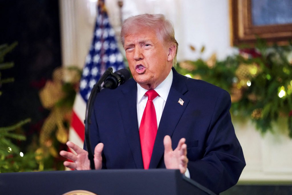 [ad_1] Donald Trump a anunțat într-un discurs difuzat în direct la ora de primăvară că a negociat cu companii farmaceutice și state străine pentru a reduce prețurile la medicamente cu 400‑600 % și că primele reduceri vor fi disponibile printr-un nou portal online, TrumpRX.gov