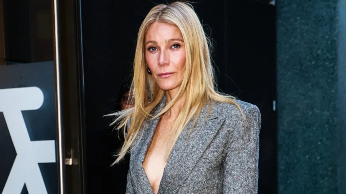 [ad_1] .Gwyneth Paltrow a reapărut luni, 15 decembrie, pe străzile New York‑ului, atrăgând atenția cu un look braless în timp ce se îndrepta spre studiourile Good Morning America