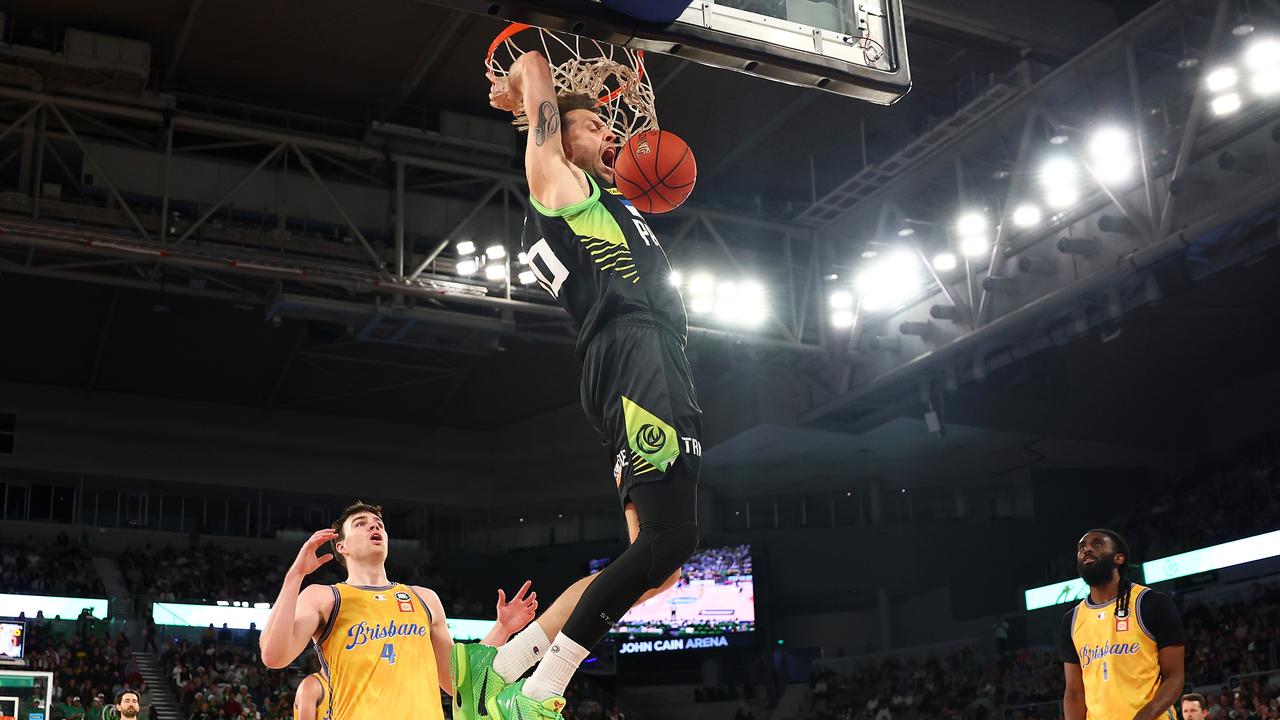 [ad_1] Brisbane Bullets au înregistrat în continuare un sezon dificil, pierzând cu 29 de puncte în fața lui South East Melbourne Phoenix sâmbătă seara, în prima etapă a noului antrenor interimar, Darryl McDonald