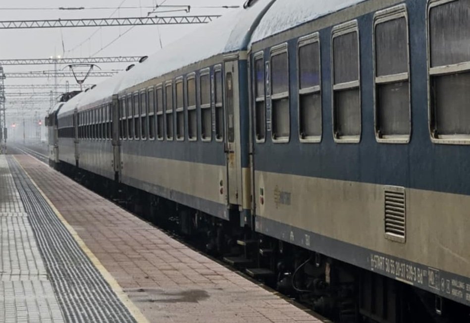 [ad_1] Circulația feroviară a fost suspendată duminică seara pe ruta Regionalei Craiova, după ce în Halta de Mișcare Romula s-a produs un eveniment în timpul căruia un tren de marfă a trecut peste un semnal care indica „oprire”