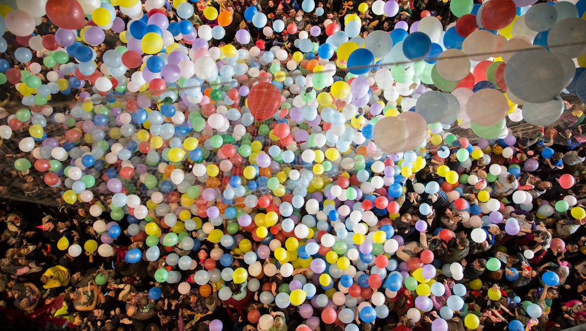 Petrecerea de Revelion în Des Moines: Oferte Diverse pentru o Noapte Memorabilă Des Moines se pregătește pentru o noapte de neuitat cu ocazia Revelionului, oferind o varietate de evenimente menite să atragă atât cei în căutare de distracție, cât și pe cei care doresc o experiență mai relaxantă