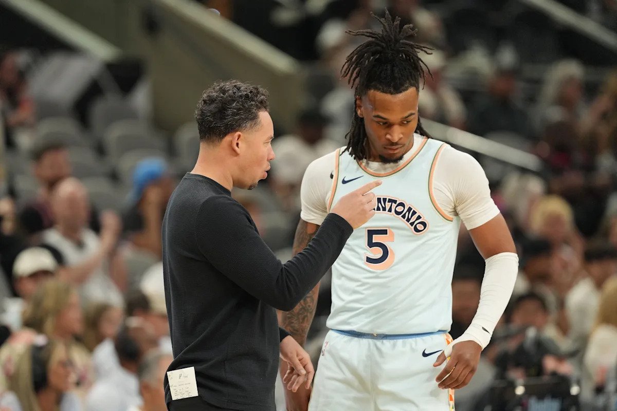 [ad_1] În analiza de astăzi a jucătorilor de top ai zilei din NBA Cup, datele de la Hoops Hype arată că Shai Gilgeous‑Alexander a condus clasamentul cu un rating global de 35,73, urmat îndeaproape de Chet Holmgren (33,77) și Stephon Castle (33,50)