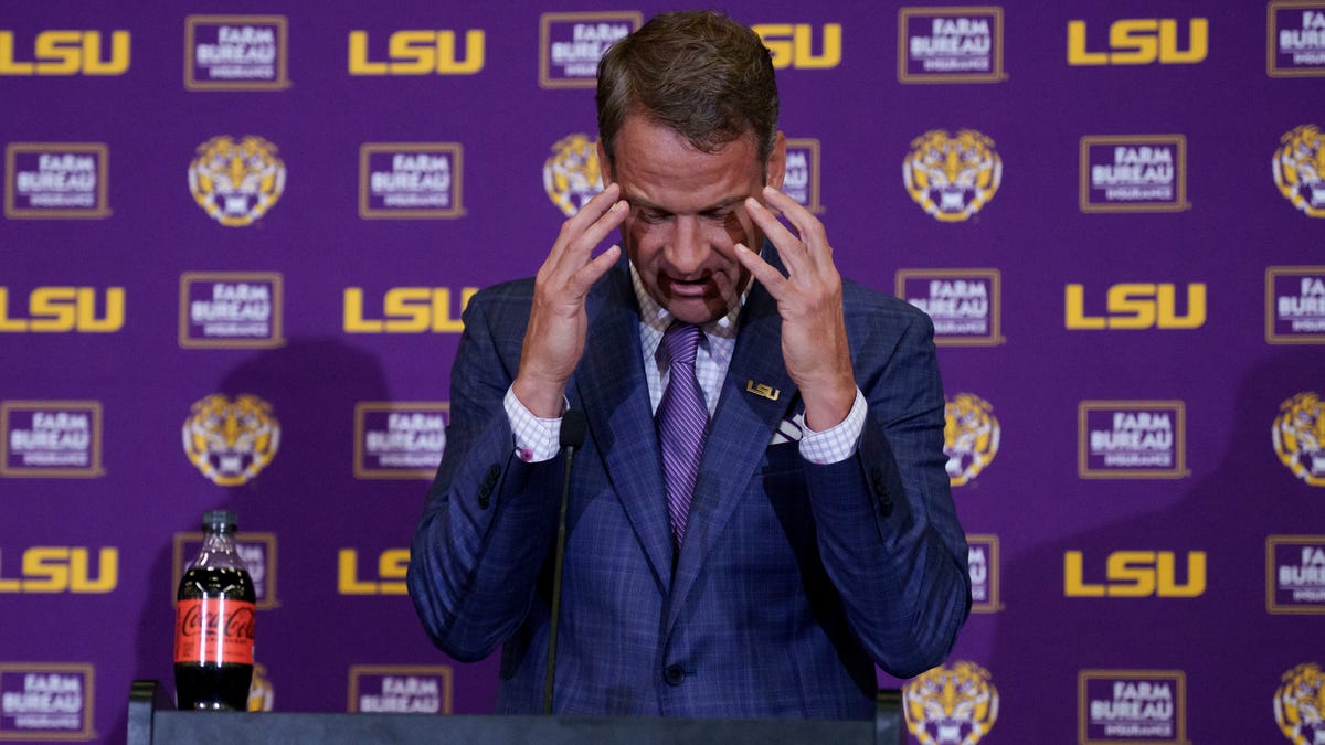 . Provide only the title.Lane Kiffin încearcă să