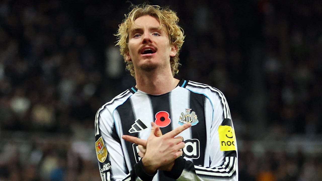 [ad_1] Transferul lui Nick Woltemade la Newcastle United a fost confirmat oficial la sfârșitul lui august 2024, iar jucătorul a dezvăluit recent în „Sport Bild” suma exactă: 75 de milioane de euro, nu 85‑90 de milioane așa cum circulau în media germană