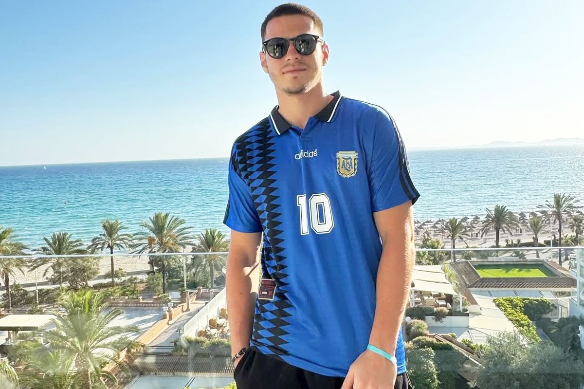 Rapid se întărește în iarnă: Daniel Paraschiv, aproape de semnarea contractului Rapid București este pe cale să își asigure primul transfer de iarnă, atacantul Daniel Paraschiv, conform unor surse autorizate