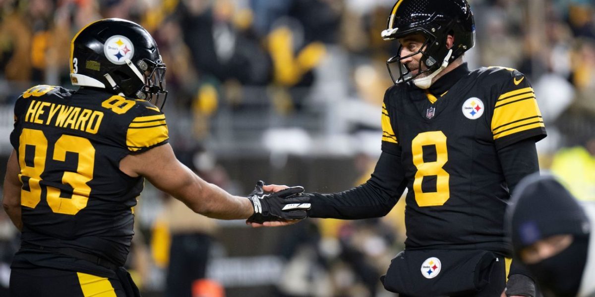 Aaron Rodgers, Steelers beat Dolphins with help of 'castoffs'