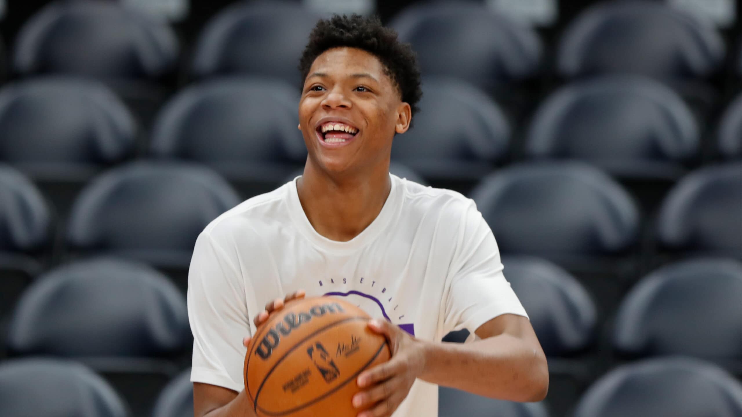 [ad_1] Ace Bailey părăsește meciul cu o leziune la șold Utah Jazz a rămas fără rookie‑ul său, Ace Bailey, în prima jumătate a înfruntării cu Detroit Pistons, din cauza unei întinderi a flexorului șoldului stâng
