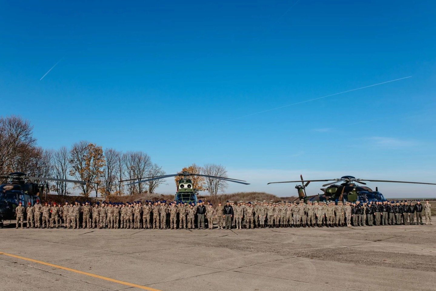 Ilie Bolojan și Dick Schoof, la Câmpia Turzii pentru consolidarea parteneriatului militar româno-olandez Mâine, în deschiderea sărbătorilor de sfârșit de an, scena strategică a drumului european în domeniul apărării va fi marcată de o vizită oficială de înalt nivel la Baza Aeriană 71 „General Emanoil Ionescu” din Câmpia Turzii