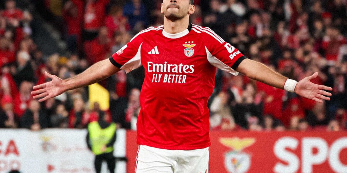 Pavlidis anota o gol solitário da vitória do Benfica sobre o Famalicão, no Estádio da Luz