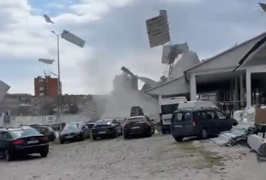 [ad_1] Vântul puternic din duminica trecută a provocat pagube în sudul județului Brașov, inclusiv în orașul reședință