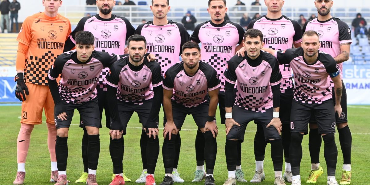 Corvinul Hunedoara - CS Tunari se joacă în etapa 17 din Liga 2