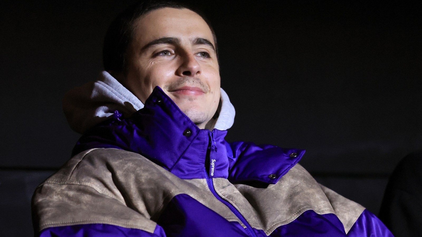 [ad_1] Timothée Chalamet și EsDeeKid au confirmat, în urma unui drop surpriză din 19 decembrie, colaborarea oficială pe remixul piesei „4 Raws”