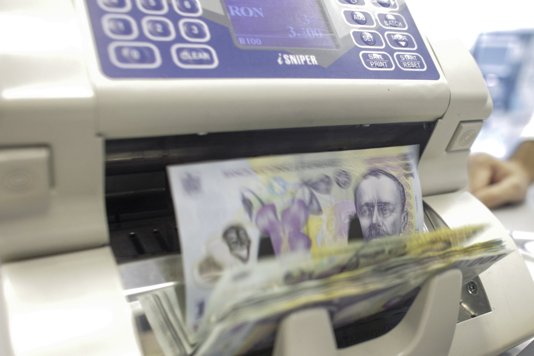 Deficitul bugetar după 11 luni scade la 6,4% din PIB, mai mic față de 2022