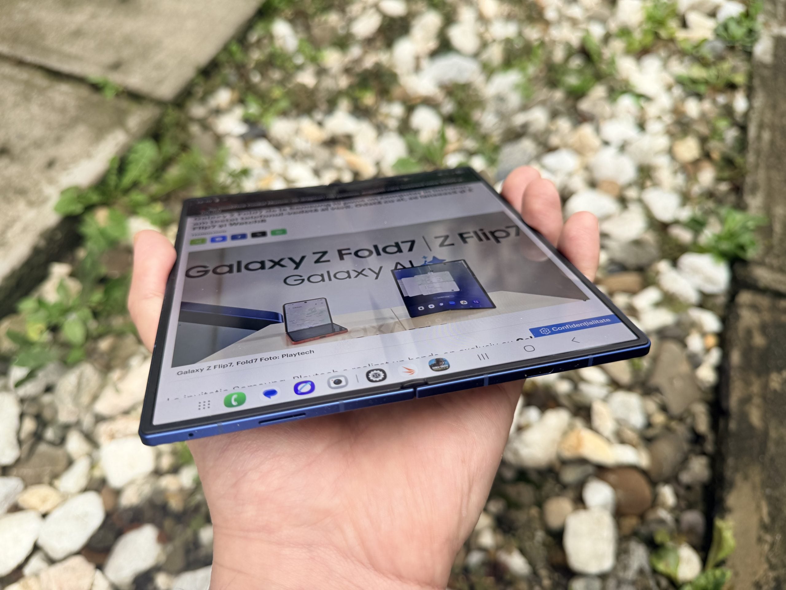 [ad_1] Industria smartphone 2025 se maturizează rapid, iar producătorii prioritizează autonomie cu AI, camere profesionale și materiale sustenabile, în timp ce diferențele dintre flagship și mid‑range se diminuează