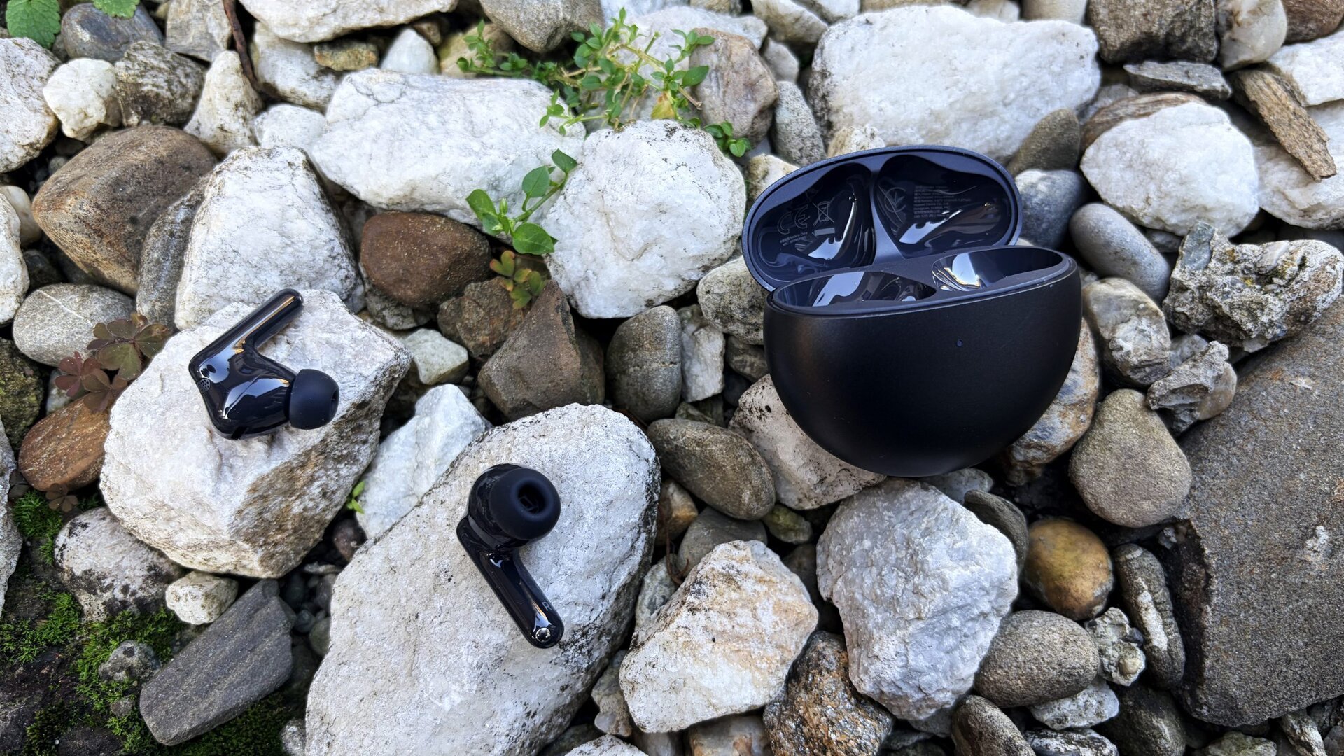 [ad_1] Huawei FreeBuds 7i reprezintă o opțiune accesibilă în segmentul căștilor wireless, cu preț sub 500 lei și funcționalități avansate cum ar fi anularea activă a zgomotului și sunetul spațial