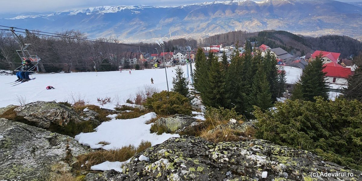 Mai au viitor investițiile în stațiunile montane de iarnă? Straja, locul care caută să se reinventeze în lipsa zăpezii