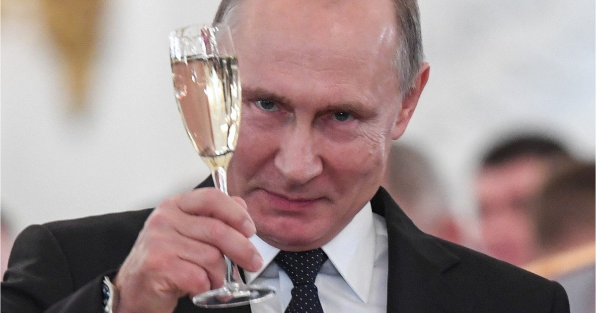 Putin le transmite rușilor un mesaj scurt de Anul Nou Președintele Federației Ruse, Vladimir Putin, a livrat un mesaj de Anul Nou mai concis ca niciodată, dedicat rușilor, în contextul conflictului prelungit cu Ucraina