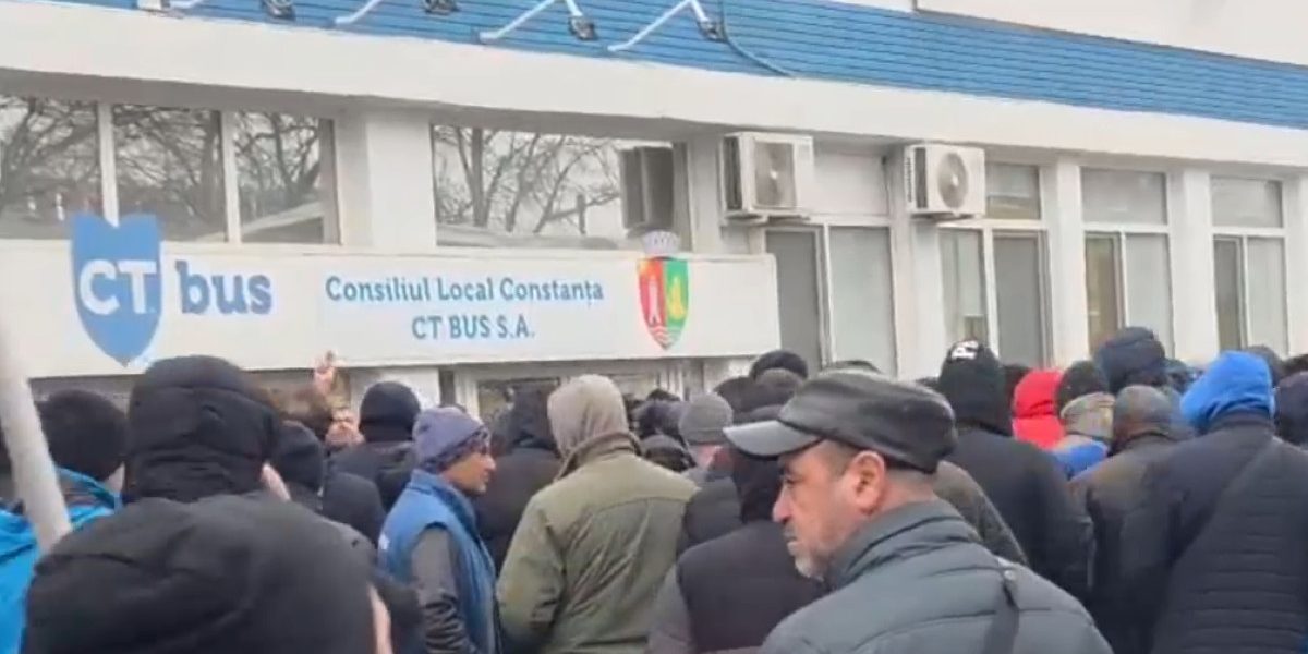 Protest spontan la Constanța: autobuzele CT Bus n-au ieșit pe traseu marți dimineața. Ce reclamă șoferii
