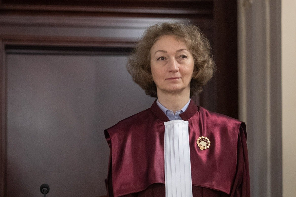 [ad_1] Ziua Constituției României, sărbătorită pe 8 decembrie, a fost marcată în acest an de un mesaj al președintei Curții Constituționale a României, Elena Simina Tănăsescu, care a subliniat rolul constituțional ca instrument esențial pentru combaterea tendințelor totalitariste și pentru consolidarea valorilor democratice