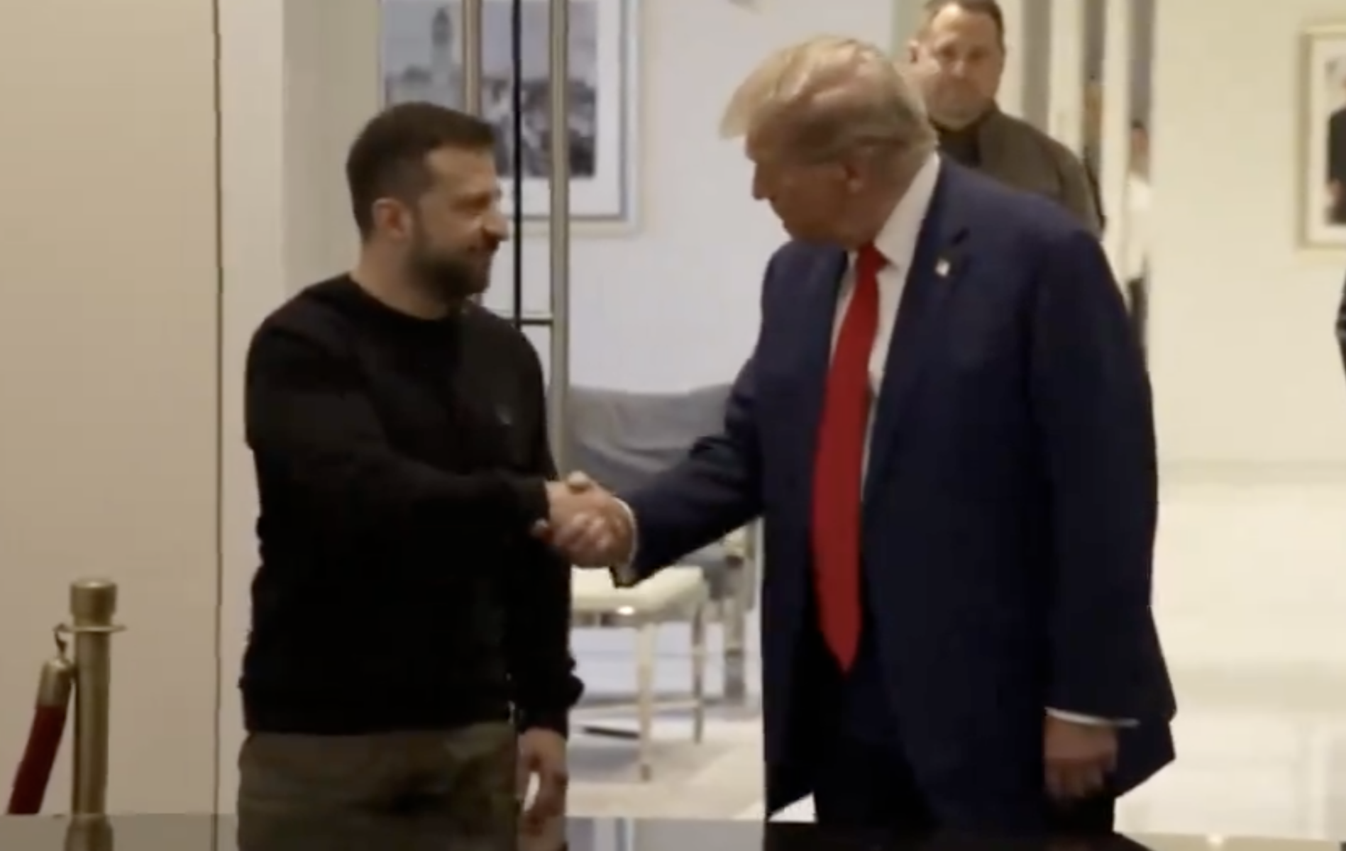 Președintele SUA, Donald Trump, afirmă că soluționarea conflictului din Ucraina depinde de rezolvarea a „unei sau două probleme spinoase” În cadrul unei declarații făcute recent, Donald Trump, fost președinte al Statelor Unite, a afirmat că procesul de încheiere a războiului din Ucraina se lovește de obstacole considerate „unele sau două probleme spinoase”