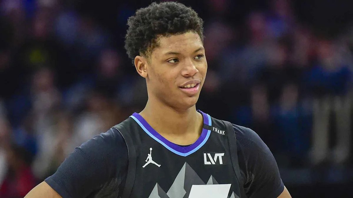 [ad_1] Ace Bailey, rookie‑ul Utah Jazz, a vorbit recent despre „welcome to the NBA” după ce antrenorul Will Hardy l‑a scos din teren în primele cinci minute ale meciului cu Phoenix