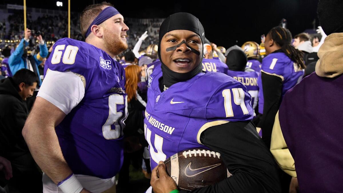 [ad_1] College Football Playoff 2025 a început, iar cele 12 echipe clasificate vor lupta pentru titlul național în următoarea lună