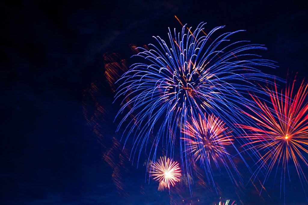 Bucureștiul se pregătește să întâmpine Noul An într-o atmosferă spectaculoasă, plină de muzică și lumini, în timp ce Primăria Sectorului 3 anunță organizarea unui eveniment de Revelion în Piața Alba Iulia, menit să aducă împreună localnicii pentru un start memorabil al anului 2024