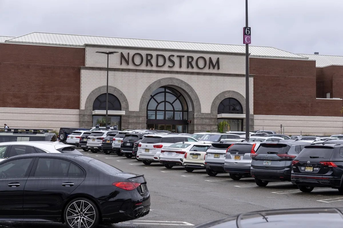 [ad_1] furt de pantofi Gucci a devenit subiect de interes public în weekendul trecut, când o femeie din Paterson a fost arestată pentru posesia unui obiect de lux în valoare de 880 de dolari, furat dintr-un magazin Nordstrom situat în Westfield Garden State Plaza