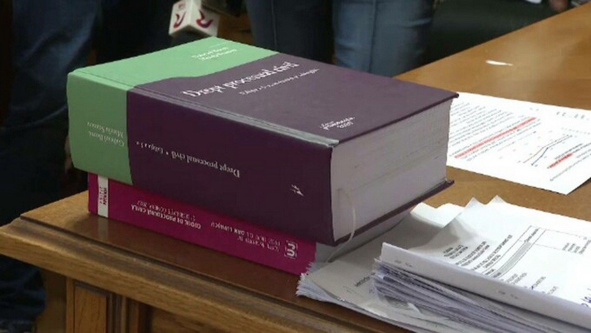 Guvernul avertizează asupra crizei personalului în justiție prin adoptarea unei măsuri urgente Guvernul a decis, marți, să implementeze o serie de măsuri temporare în domeniul Justiției, menite să prevină aprofundarea deficitului de personal din instanțe și parchete