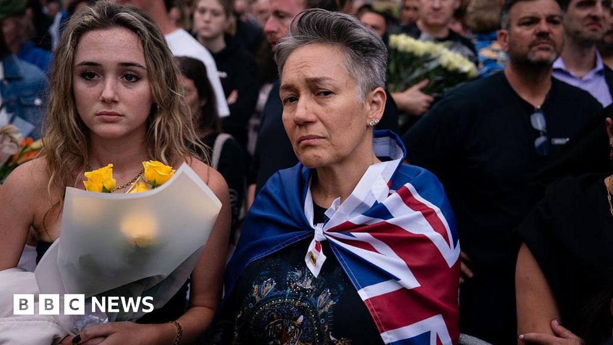 [ad_1] Victimele tragerilor de la Bondi au ajuns la cel puţin cincisprezece decese, iar autorităţile continuă să confirme identităţile