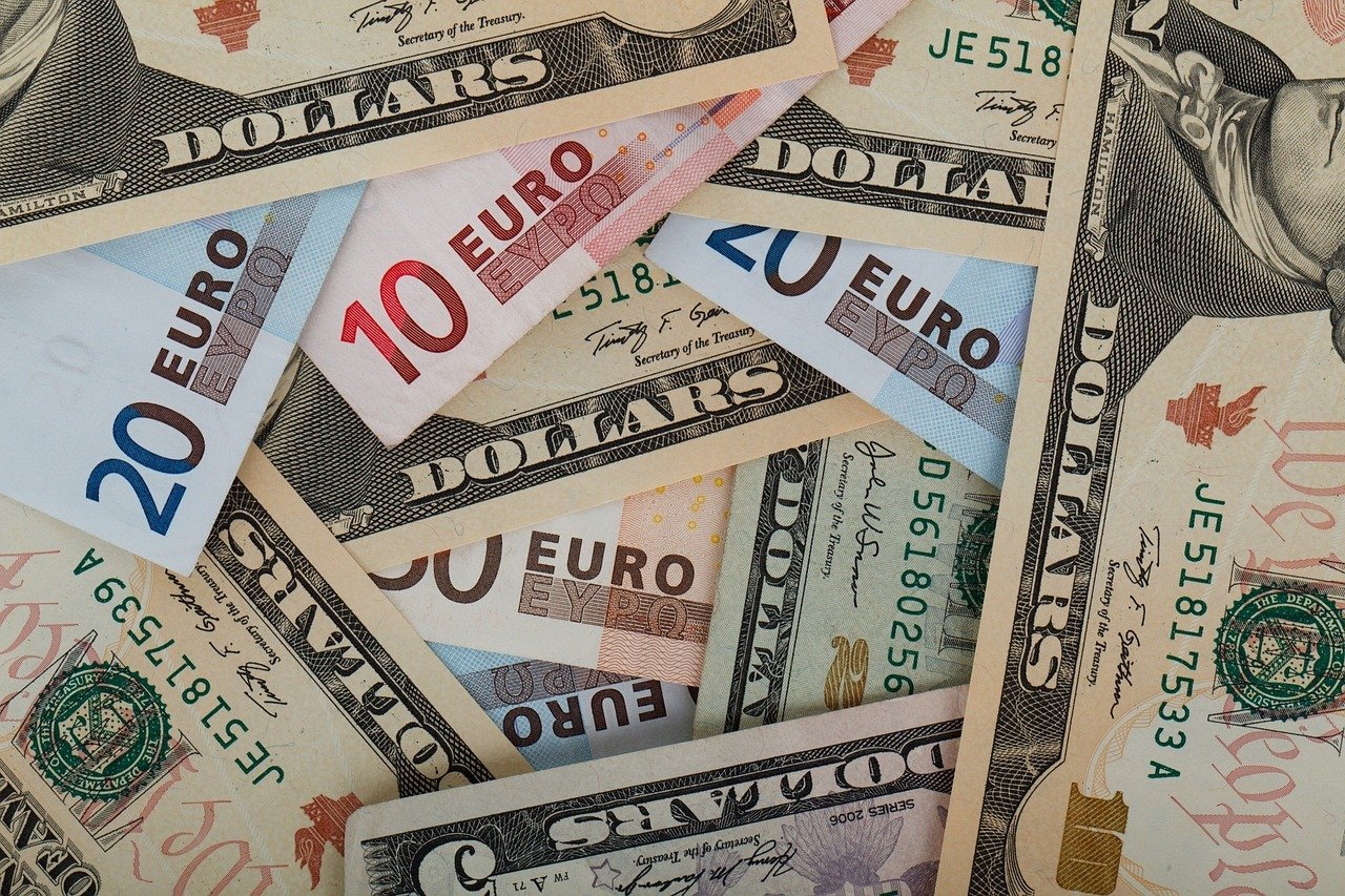 Bulgaria adoptă euro într-un mediu de incertitudine legat de inflație, în timp ce Croația devine ultima țară care a introdus moneda unică în 2023