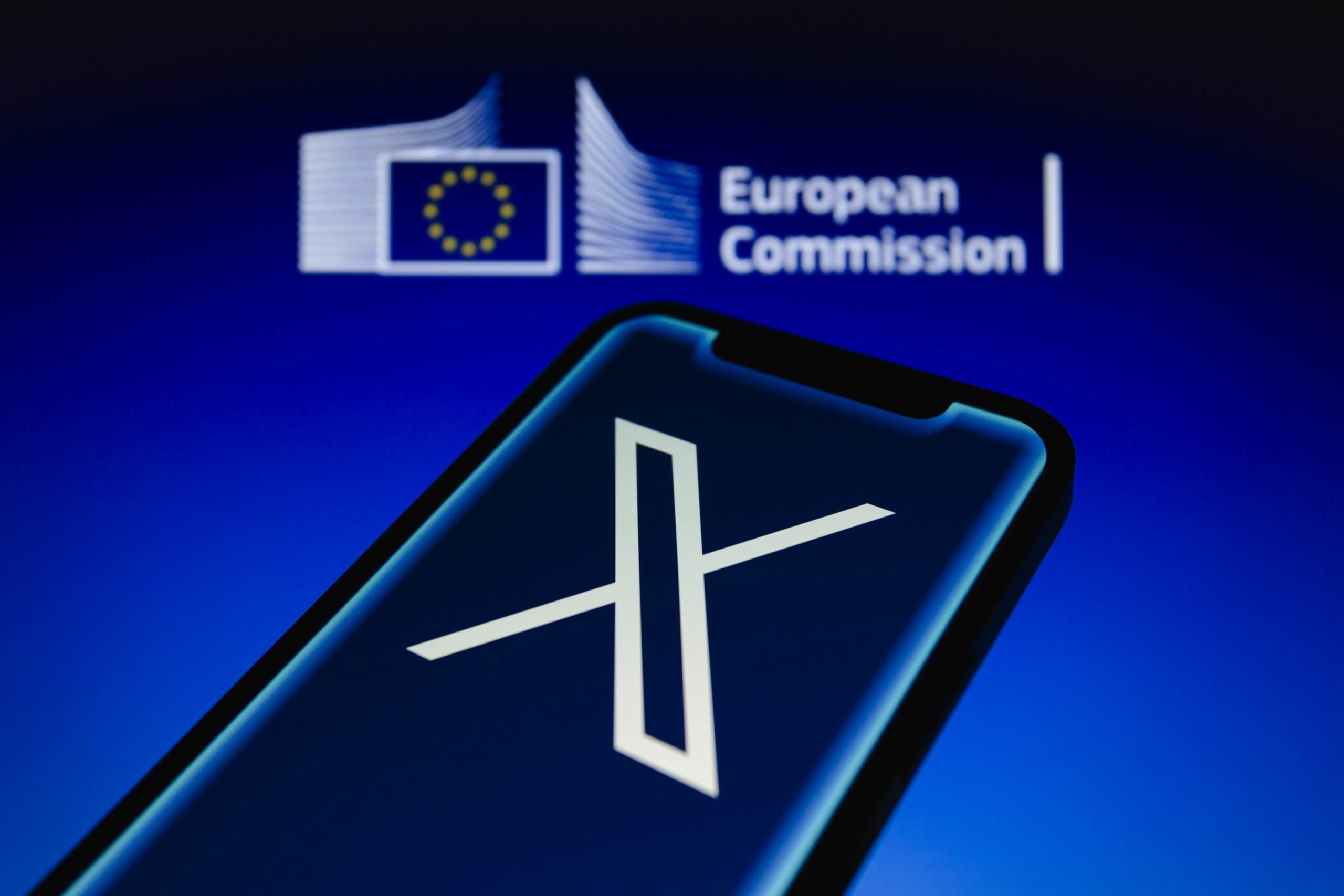 De ce a fost sancționată platforma X cu 120 milioane de euro?