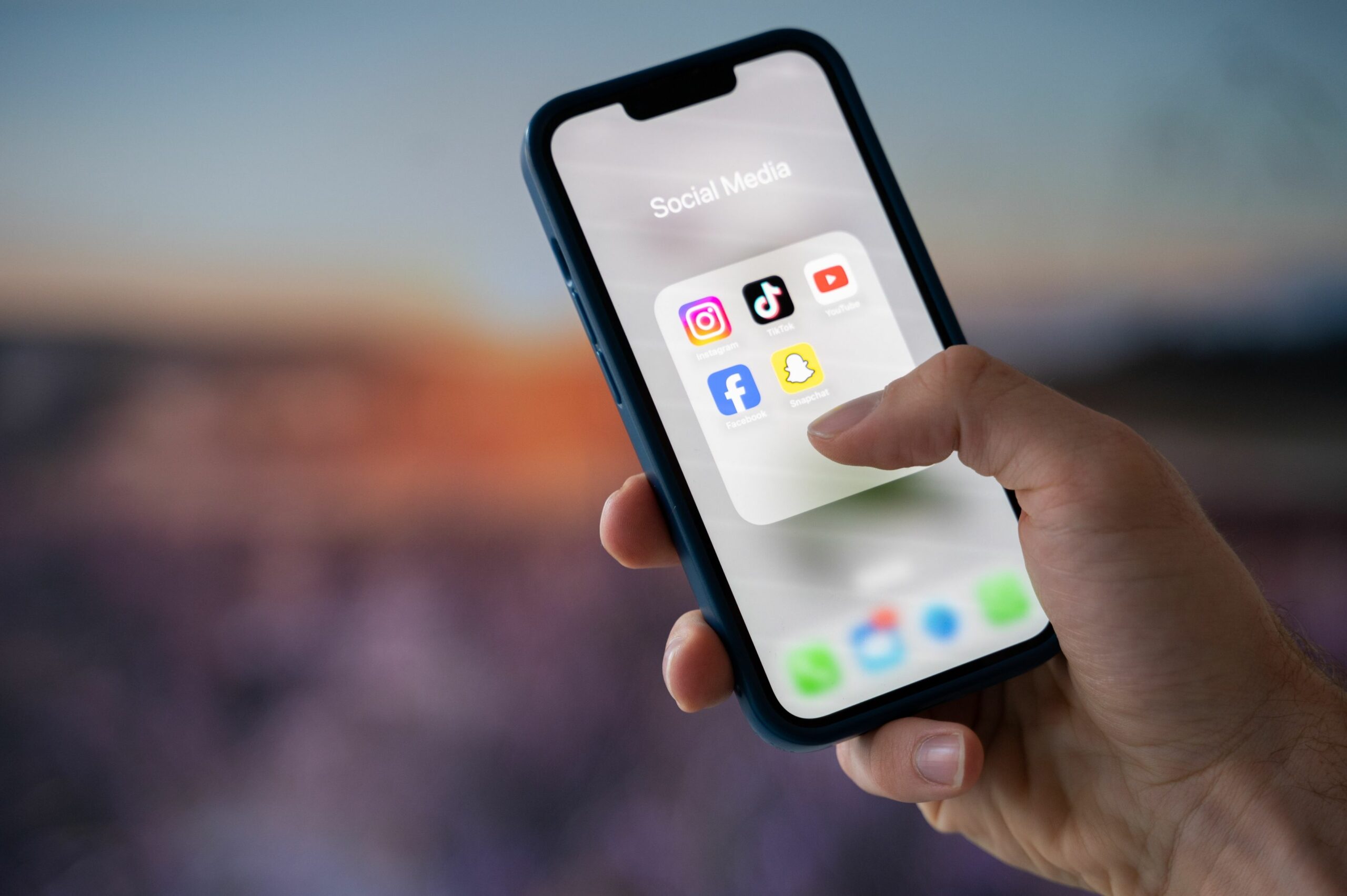 [ad_1] Măsura recent adoptată în Australia vizează limitarea accesului minorilor la rețele sociale, după un an de dezbateri despre impactul acestora asupra sănătății mintale a tinerilor