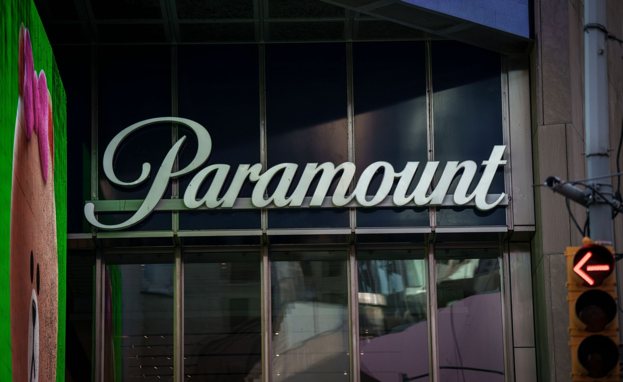[ad_1] Paramount Skydance a lansat o ofertă surpriză de 108,4 miliarde de dolari pentru achiziţia Warner Bros