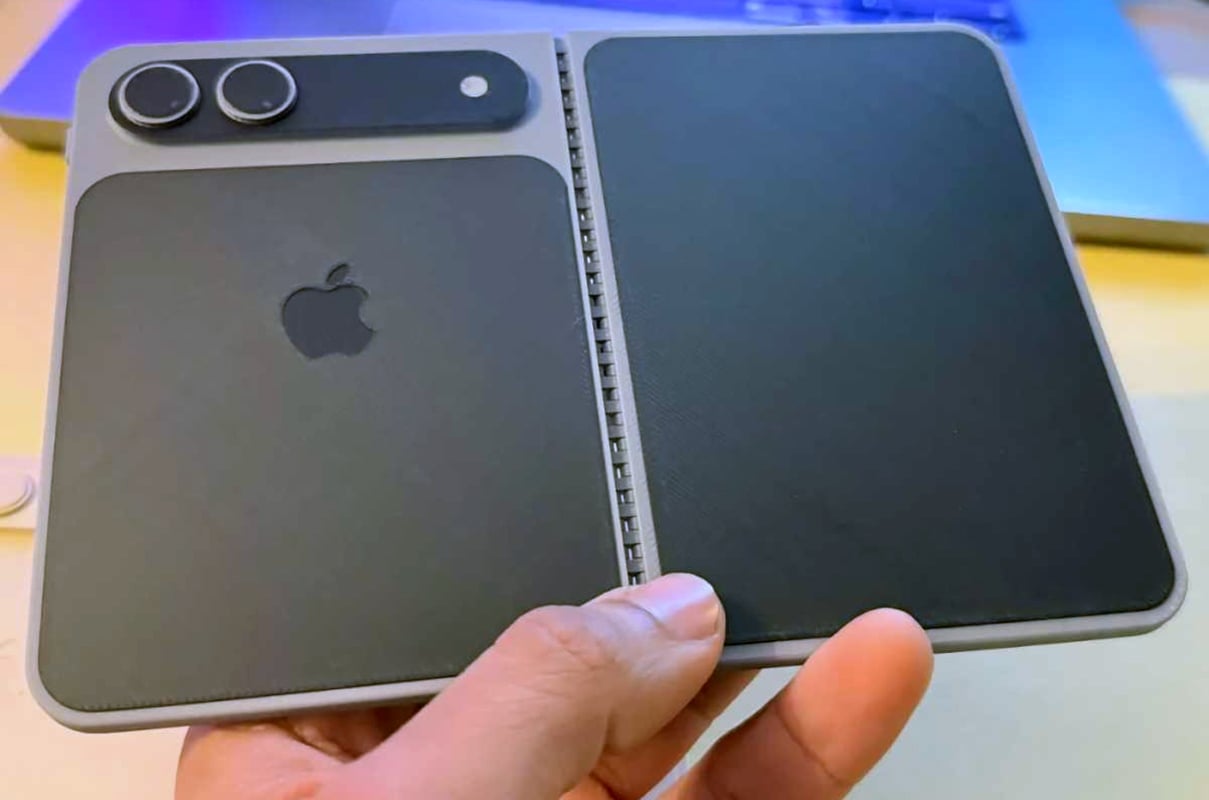[ad_1] iPhone pliabil apare din nou în atenția publicului, după ce Jon Prosser a publicat un clip cu randări 3D ale unui posibil model