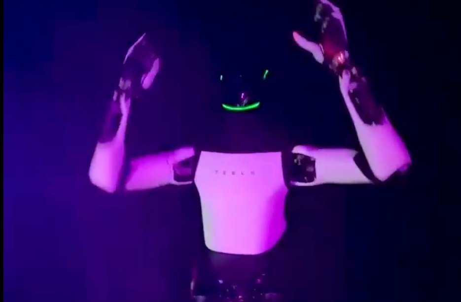 Cât de autonom este Optimus, robotul lui Musk, fără a fi condus prin telecomandă?