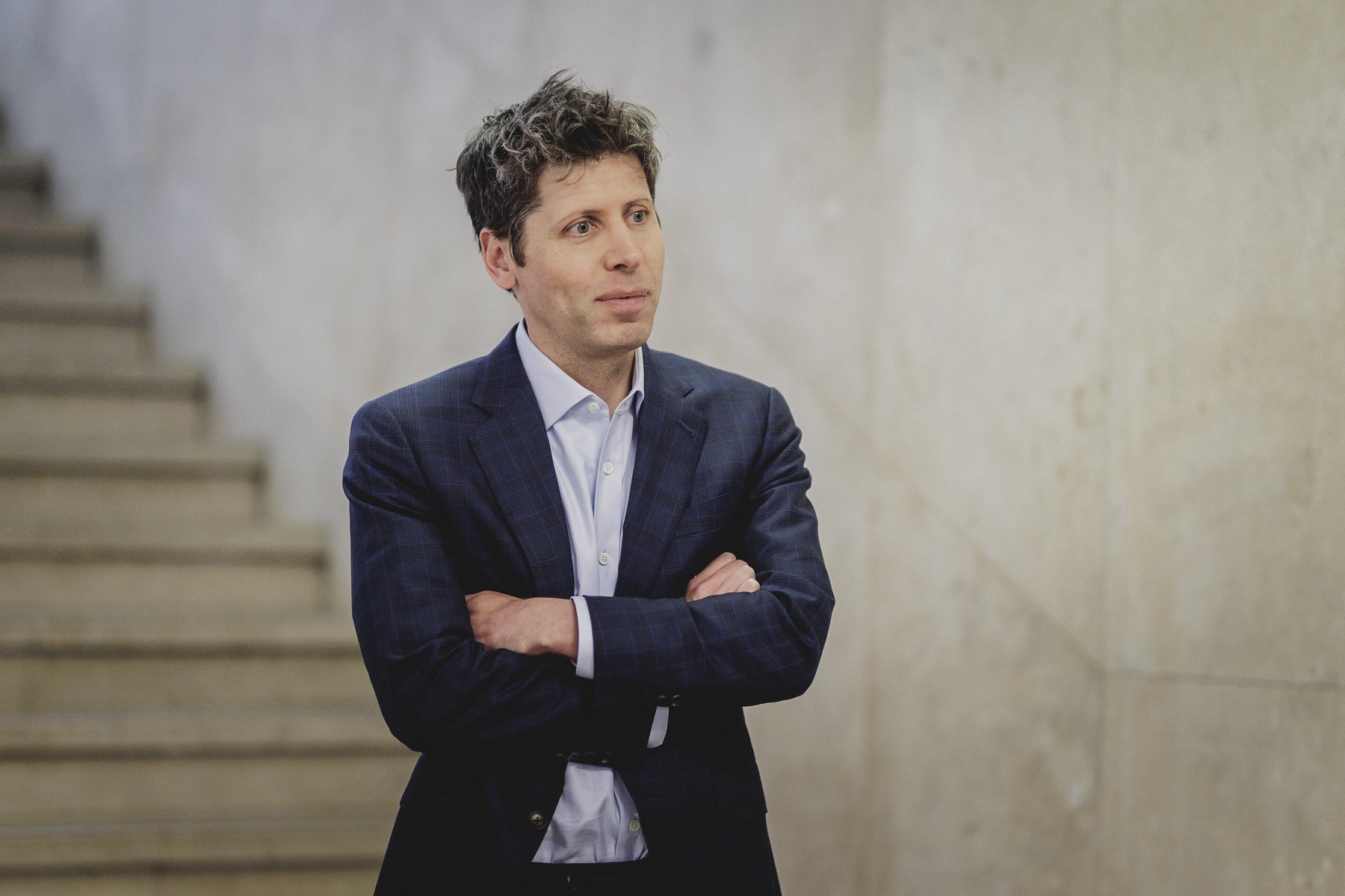 [ad_1] Sam Altman, directorul general al OpenAI, analizează posibilitatea lansării de centre de date AI în spațiu, după ce a discutat cu startup‑ul american Stoke Space despre rachete reutilizabile
