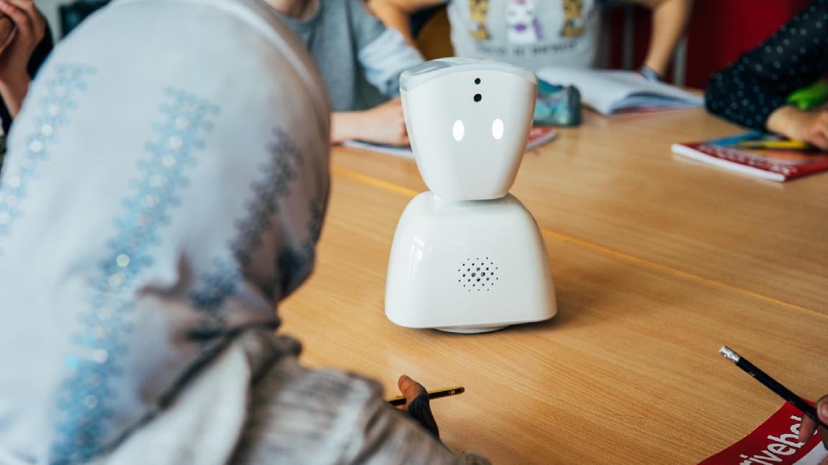 Singurătatea, o problemă considerată de mult timp un fenomen personal, a fost recunoscută, în ultimele decenii, ca o adevărată amenințare la adresa sănătății publice globale