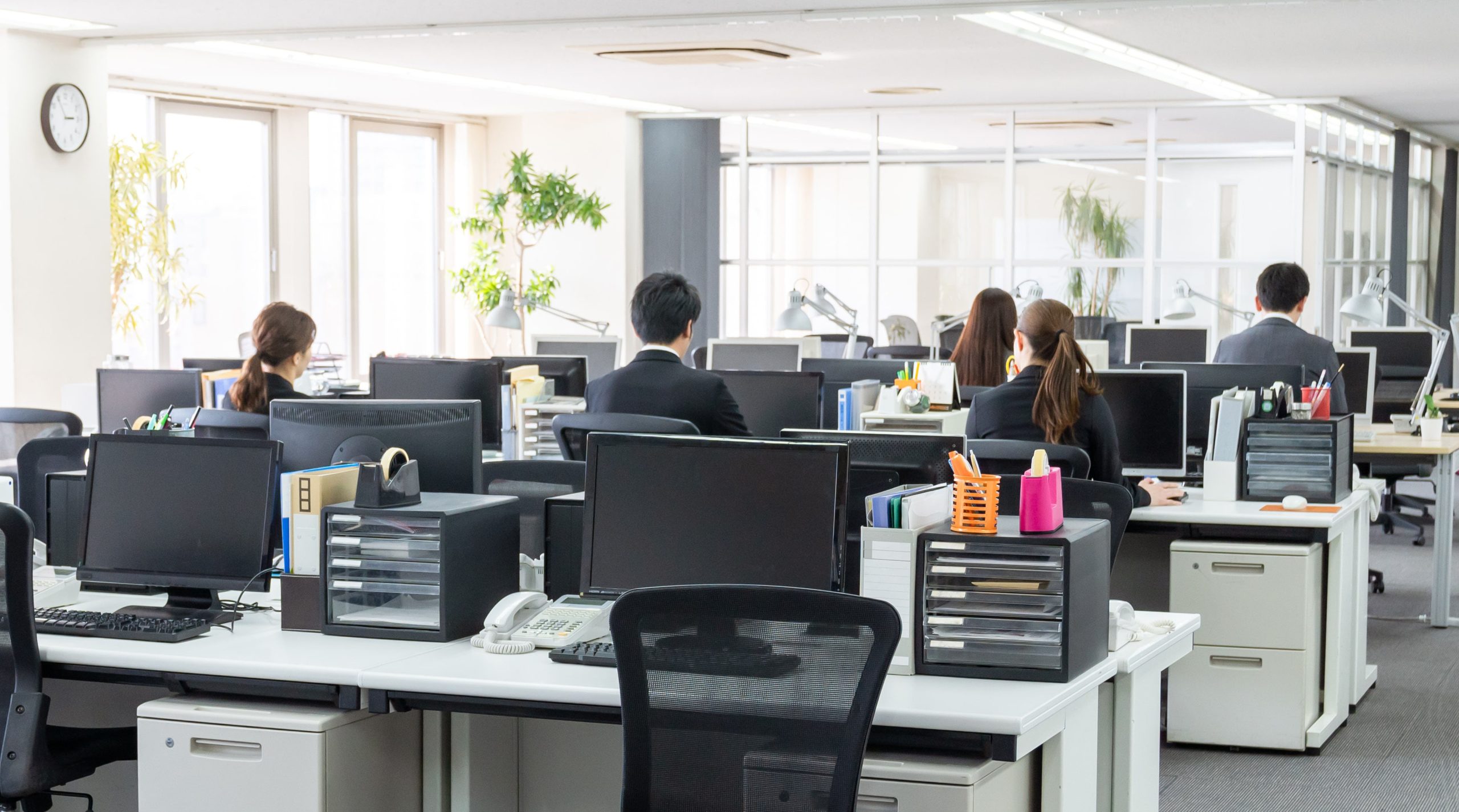 [ad_1] Inteligența artificială poate înlocui 11,7 % din forța de muncă din Statele Unite, conform unui studiu recent al MIT, care estimează un impact salarial de până la 1,2 trilioane de dolari în sectoarele financiar, sănătate și servicii profesionale