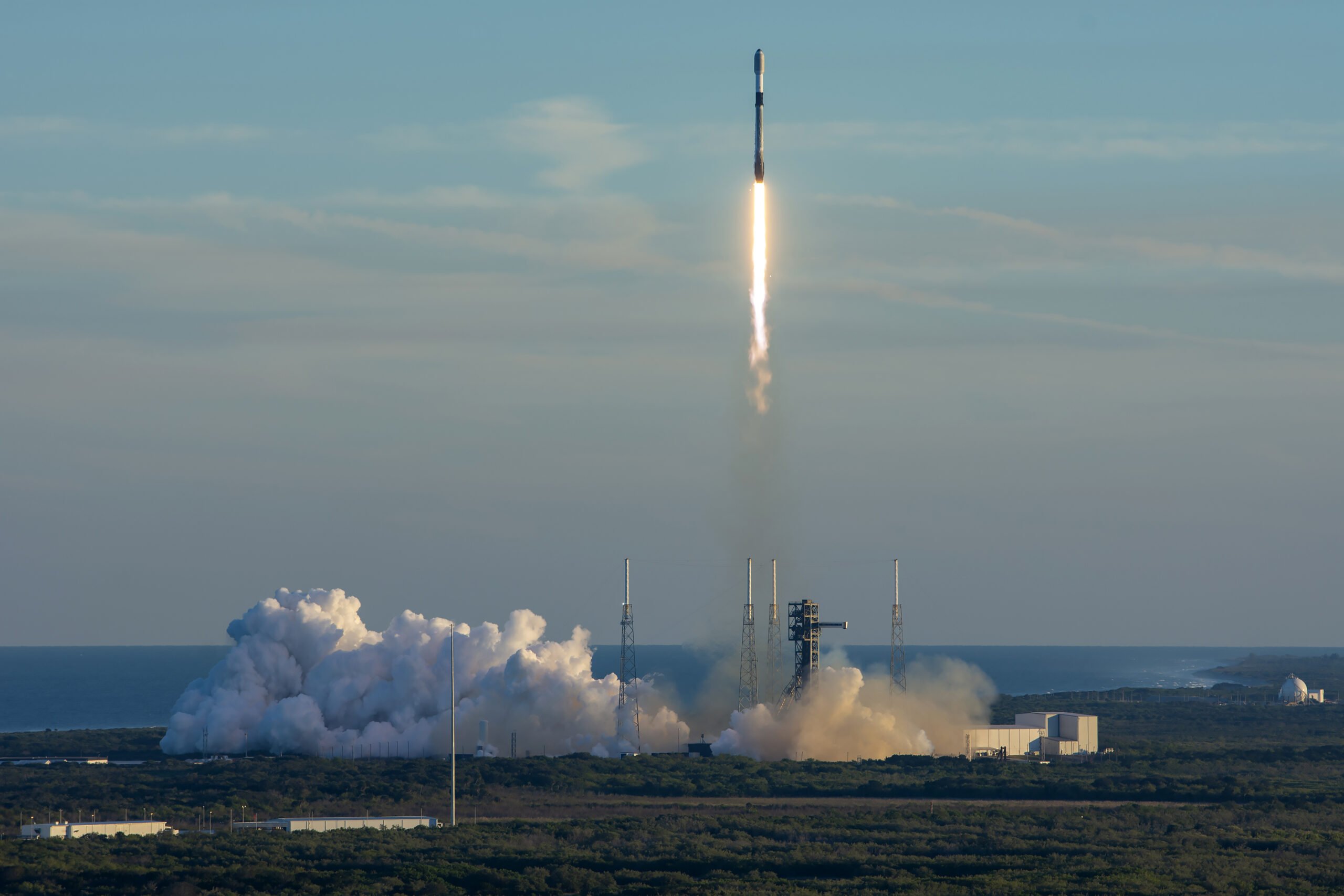 [ad_1] Elon Musk a confirmat că SpaceX se pregătește pentru o listare la bursă (IPO), vizând strângerea a 30 de miliarde de dolari și o evaluare de peste 1 trilion de dolari