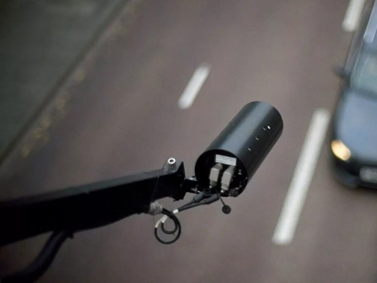 Pe scurt: În Europa, inclusiv în Grecia, inteligența artificială este din ce în ce mai utilizată pentru supravegherea rutieră, depășind limitele aplicațiilor convenționale