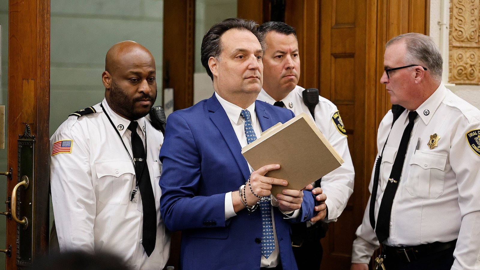 [ad_1] Brian Walshe a fost condamnat joi la închisoare pe viață fără posibilitatea eliberării condiționate, după ce un juriu din Massachusetts l‑a găsit vinovat de omorul și dismembrarea soției sale, Ana Walshe