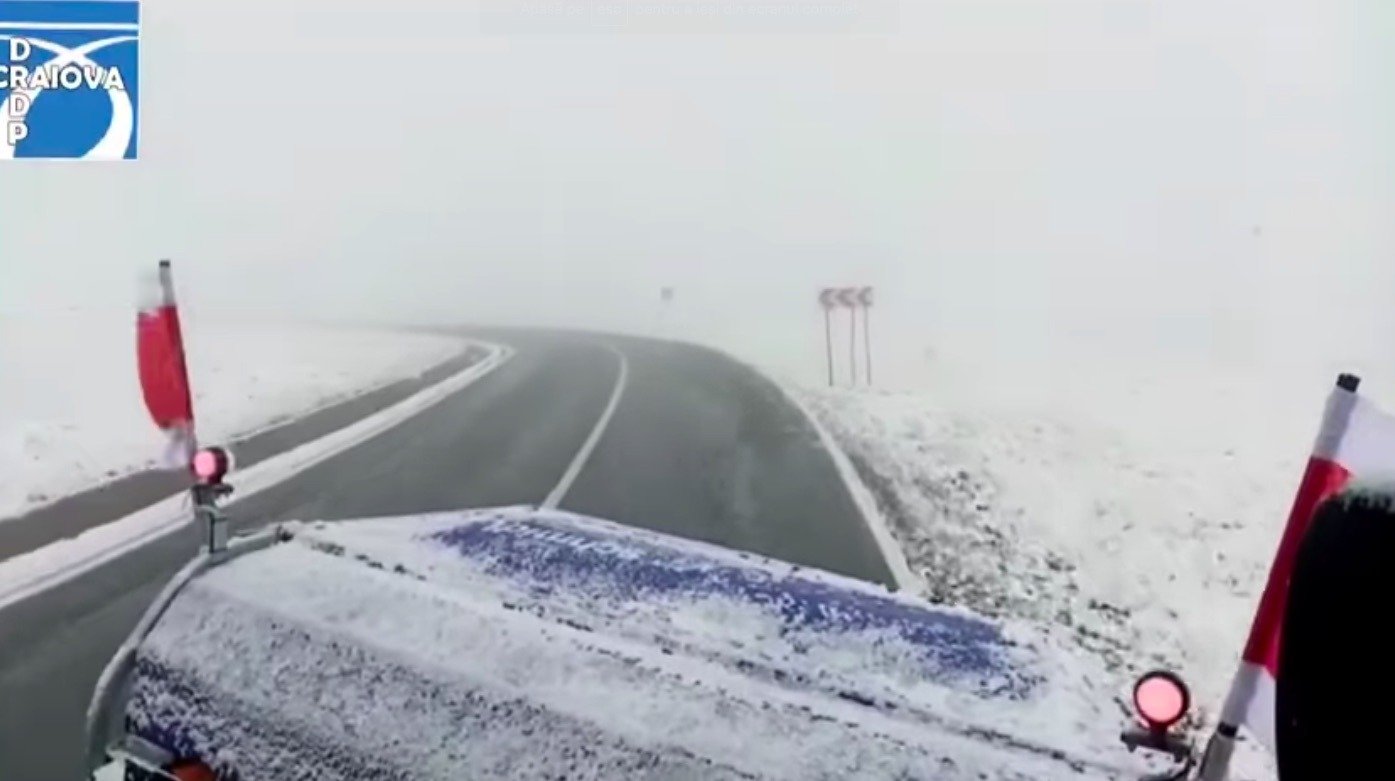 Circulația pe Transalpina, una dintre cele mai spectaculoase și populare rute montane din România, a fost redeschisă luni dimineață, după o perioadă de închidere cauzată de fenomenele meteorologice nefavorabile