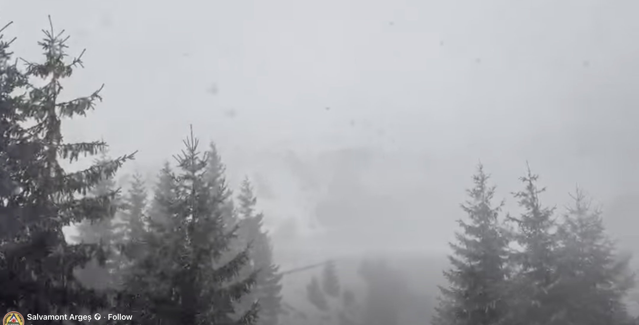 Patru cetățeni moldoveni izolați în refugiu după ce au început ascensiunea către vârful Negoiu; intervenția salvamontiștilor întârzie până luni dimineața din cauza vremii nefavorabile