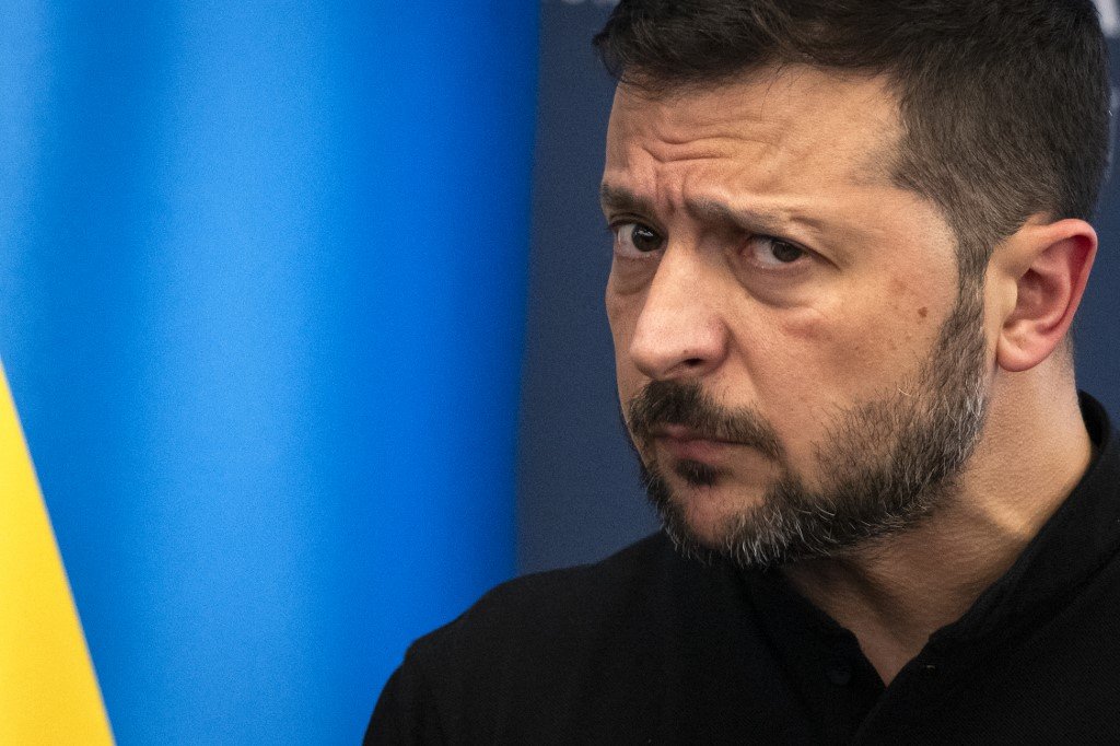 Președintele Ucrainei, Volodimir Zelenski, destul de rezervat în declarații recente, a adus în discuție impasul în care se află negocierile de pace cu Rusia, subliniind incertitudinea asupra direcției în care se îndreaptă procesul